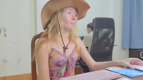 Snapshot of ellcrys chatting on 10.30.25 im Elsa lets go Subscribe to my OF and Youtube -35 online show from 10.30.25