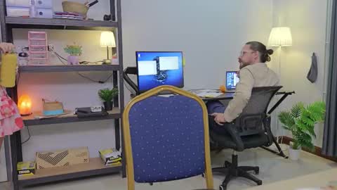 Snapshot of ellcrys chatting on 11.17.25 im Elsa lets go Subscribe to my OF and Youtube -35 online show from 11.17.25