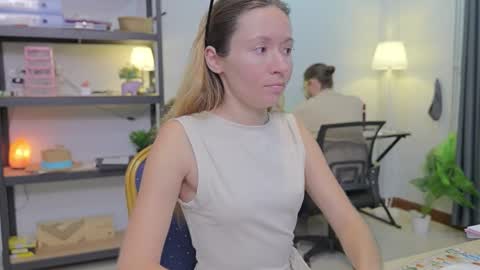 Snapshot of ellcrys chatting on 11.26.25 im Elsa lets go Subscribe to my OF and Youtube -35 online show from 11.26.25