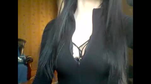 Snapshot of elle010843 chatting on 02.08.25 elle010843 online show from 02.08.25