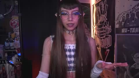 follow me on instagram .    online show from 12.01.25