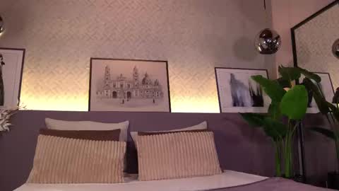 Elle Diane online show from 02.20.25