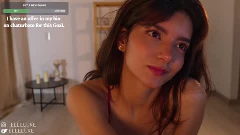Snapshot of ellelure_ chatting on 02.25.25 Linda Restrepo online show from 02.25.25