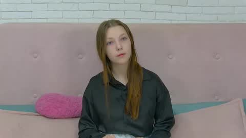 Snapshot of ellenbush chatting on 09.29.25 EllenBush online show from 09.29.25