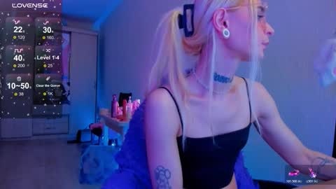 Snapshot of elli_26 chatting on 03.01.26 Ellie online show from 03.01.26