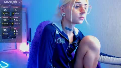 Snapshot of elli_26 chatting on 07.08.26 Ellie online show from 07.08.26