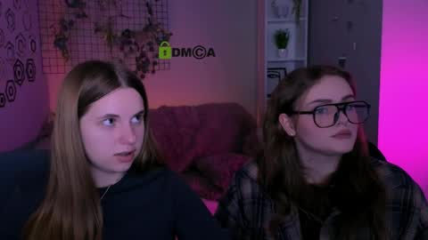 Snapshot of elli_ashley chatting on 04.08.26 Ashley online show from 04.08.26