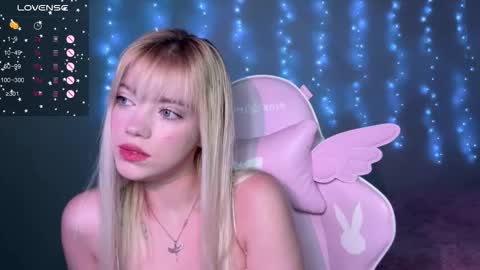 Snapshot of ellie_lovely_girl chatting on 11.25.25 ellie online show from 11.25.25