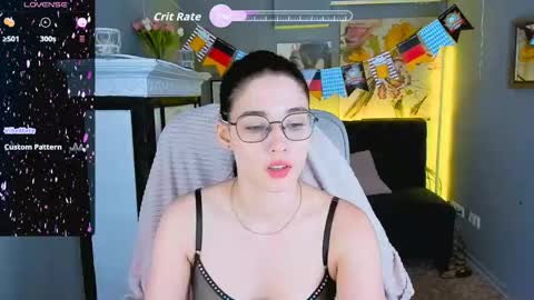 Snapshot of ellie_magic chatting on 09.19.25 ellie_magic online show from 09.19.25