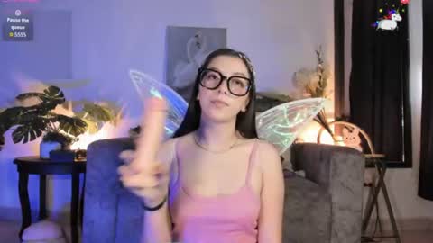elliedream_ online show from 06.19.26