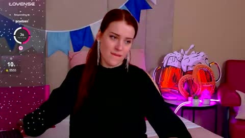 Snapshot of ellielarson chatting on 09.27.25 EllieLarson online show from 09.27.25