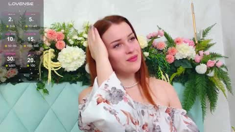 Snapshot of ellielarson chatting on 10.09.25 EllieLarson online show from 10.09.25