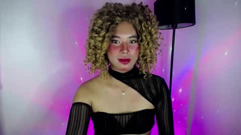 Snapshot of ellieofsex chatting on 12.30.24 KARINA online show from 12.30.24