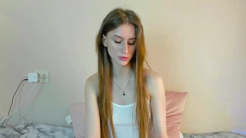 Snapshot of ellierough chatting on 05.22.26 ellierough online show from 05.22.26