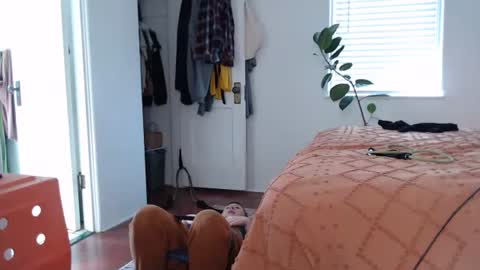 Ellie Rowyn online show from 12.22.25