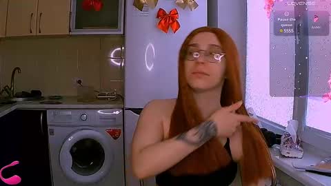 Snapshot of ellies_8 chatting on 02.04.25 Ellie online show from 02.04.25