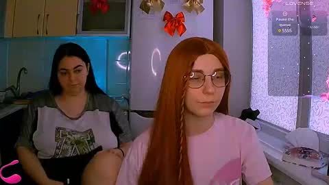 Snapshot of ellies_8 chatting on 02.04.25 Ellie online show from 02.04.25