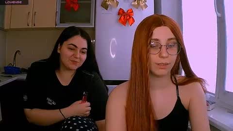 Snapshot of ellies_8 chatting on 02.05.25 Ellie online show from 02.05.25