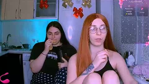 Snapshot of ellies_8 chatting on 02.06.25 Ellie online show from 02.06.25