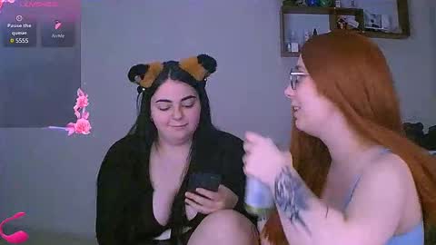 Snapshot of ellies_8 chatting on 02.13.25 Ellie online show from 02.13.25