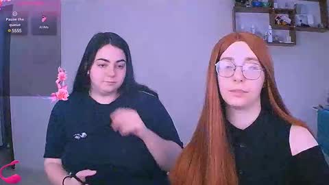 Snapshot of ellies_8 chatting on 02.15.25 Ellie online show from 02.15.25