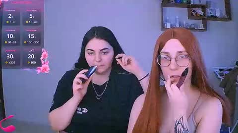 Snapshot of ellies_8 chatting on 02.18.25 Ellie online show from 02.18.25