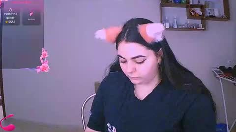 Snapshot of ellies_8 chatting on 02.18.25 Ellie online show from 02.18.25