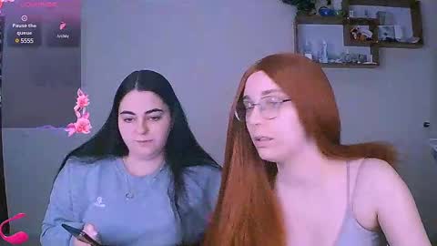 Snapshot of ellies_8 chatting on 02.19.25 Ellie online show from 02.19.25