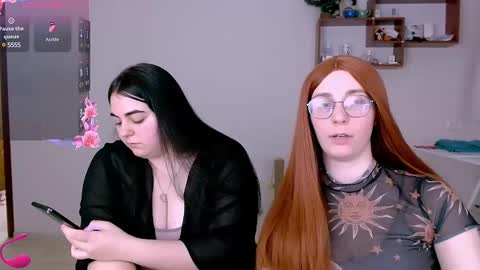 Snapshot of ellies_8 chatting on 02.21.25 Ellie online show from 02.21.25