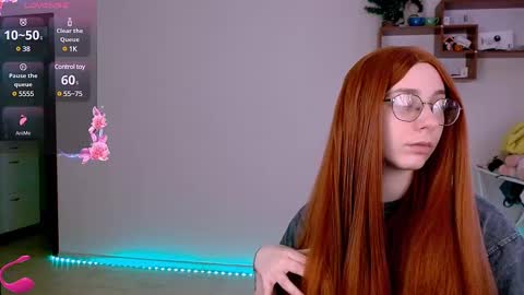 Snapshot of ellies_8 chatting on 03.03.25 Ellie online show from 03.03.25