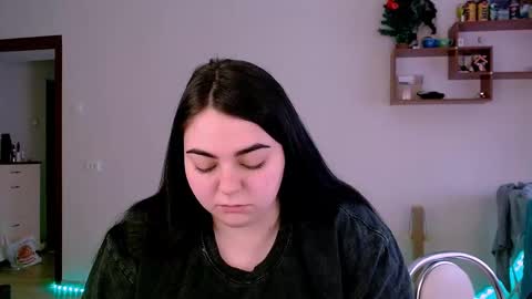 Snapshot of ellies_8 chatting on 03.11.25 Ellie online show from 03.11.25