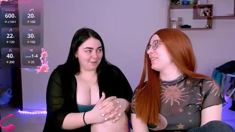 Snapshot of ellies_8 chatting on 03.11.25 Ellie online show from 03.11.25