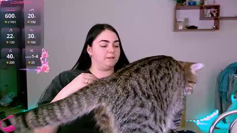 Snapshot of ellies_8 chatting on 03.11.25 Ellie online show from 03.11.25