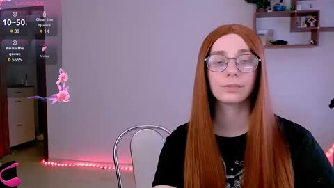 Snapshot of ellies_8 chatting on 03.12.25 Ellie online show from 03.12.25