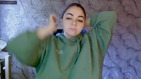 Snapshot of ellies_8 chatting on 09.26.25 Ellie online show from 09.26.25