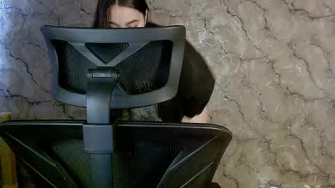 Snapshot of ellies_8 chatting on 10.03.25 Ellie online show from 10.03.25