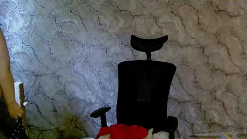 Snapshot of ellies_8 chatting on 10.05.25 Ellie online show from 10.05.25