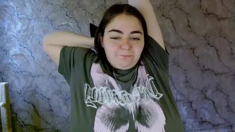 Snapshot of ellies_8 chatting on 10.09.25 Ellie online show from 10.09.25