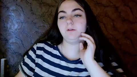 Snapshot of ellies_8 chatting on 10.18.25 Ellie online show from 10.18.25