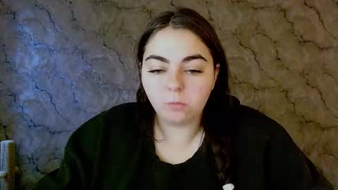 Snapshot of ellies_8 chatting on 10.20.25 Ellie online show from 10.20.25