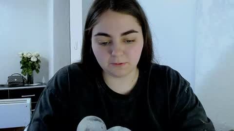 Snapshot of ellies_8 chatting on 04.30.26 Ellie online show from 04.30.26