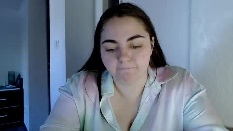 Snapshot of ellies_8 chatting on 05.06.26 Ellie online show from 05.06.26