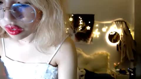 Snapshot of ellieyun chatting on 09.25.25 ellieyun online show from 09.25.25