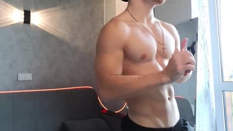 Snapshot of elliot_muscle04 chatting on 09.18.25 elliot_muscle04 online show from 09.18.25