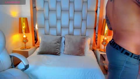 E L L I O T    V E L E Z online show from 03.04.25