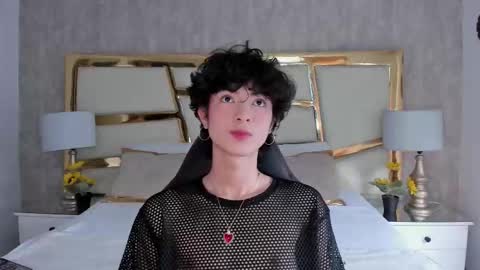 Snapshot of elliotvolkov chatting on 12.18.25 elliotvolkov online show from 12.18.25