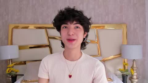 Snapshot of elliotvolkov chatting on 12.19.25 elliotvolkov online show from 12.19.25