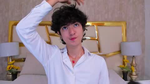 Snapshot of elliotvolkov chatting on 12.20.25 elliotvolkov online show from 12.20.25