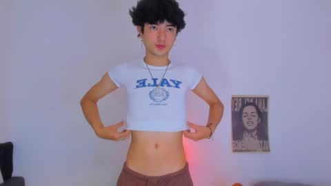 Snapshot of elliotvolkov chatting on 05.22.26 elliotvolkov online show from 05.22.26