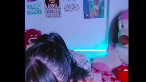 Snapshot of ellope chatting on 11.29.25 Ellope online show from 11.29.25